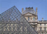 Louvre_Pyramide03.jpg (495529 octets)